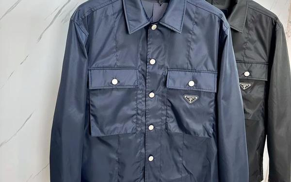 prada衣服多少钱一件 普拉达上衣价格图片