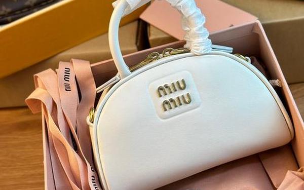 miumiu官网女包_miumiu包包图片