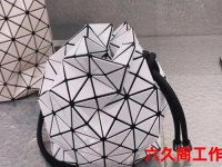 日本三宅一生什么档次—日本人都不买三宅一生