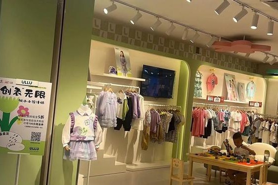 全国童装加盟店排行榜、初次开服装店怎么拿货